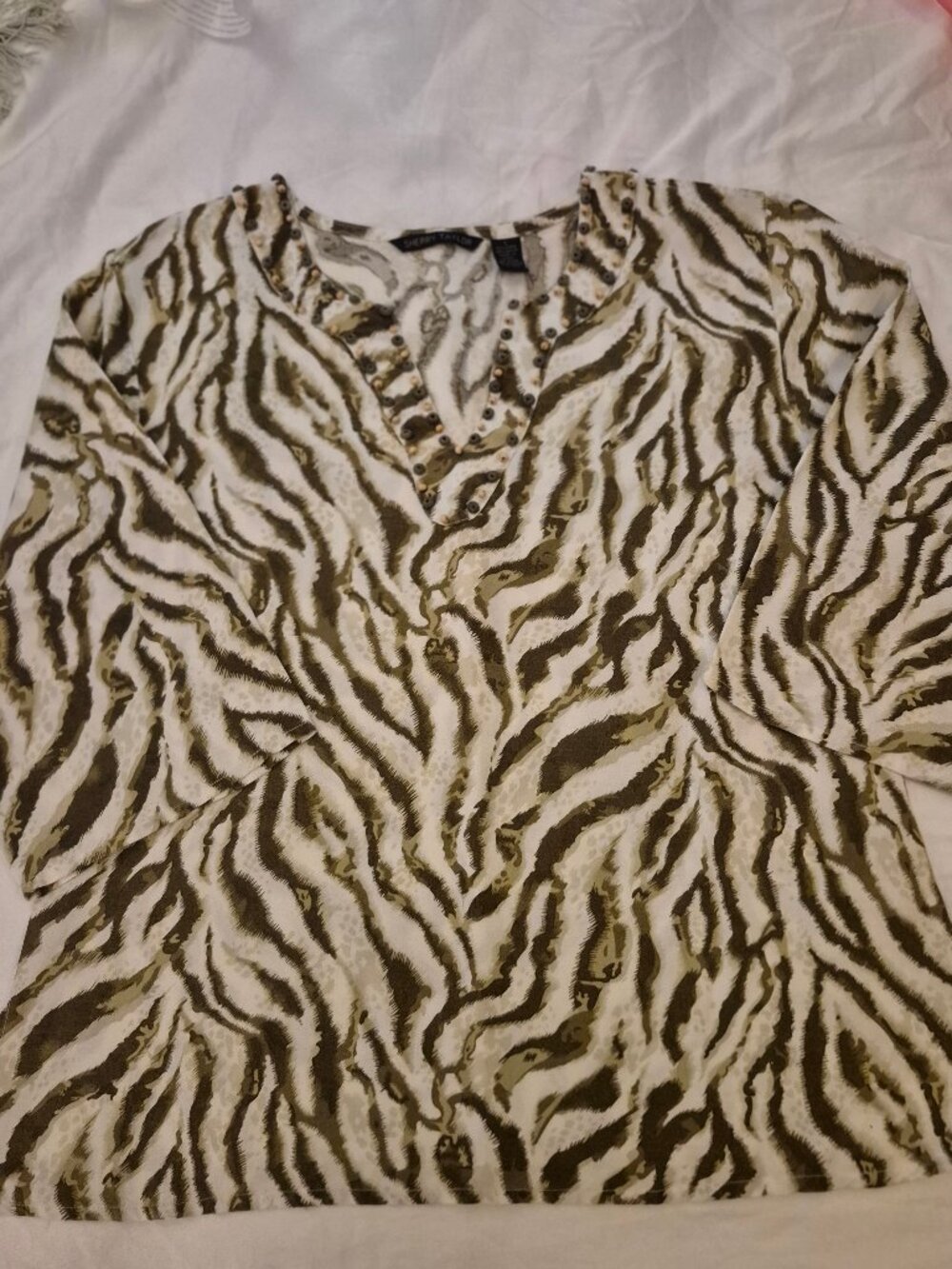 Ladies Top ,Large. NICE!